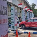 Pemasangan ACP di gerbang parkir terminal 2 Bandara Juanda Surabaya oleh BPJ