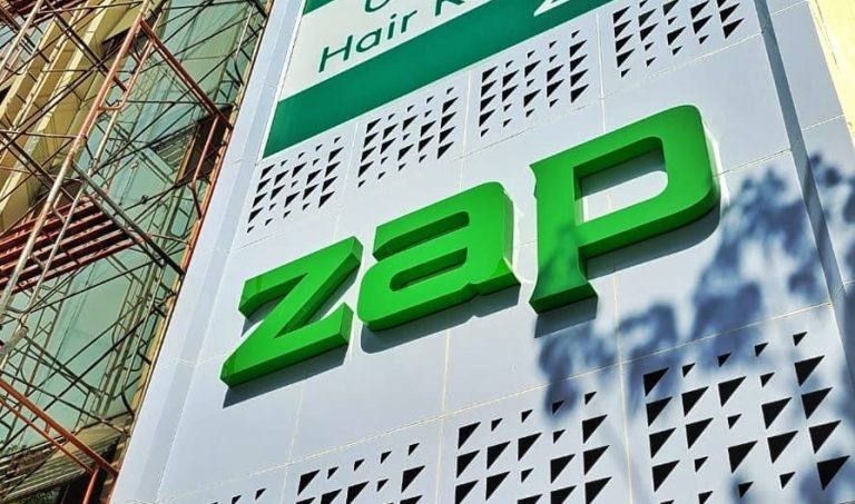 Renovasi fasad salah satu cabang ZAP Clinic di Surabaya